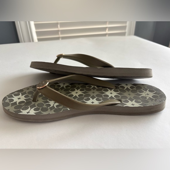 Coach Logo Flip Flop Sandals in Taupe with Rose Gold Medallions - Picture 4 of 9